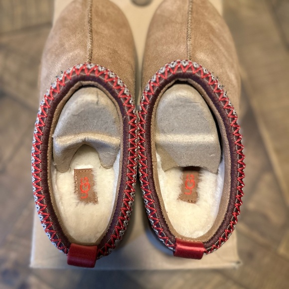 UGG Chestnut Suede Platform slippers - Picture 4 of 5